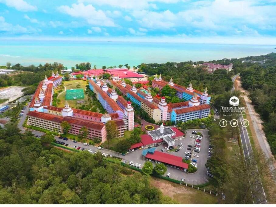 Lotus Desaru Beach Resort, 2 Bdrms, W/Splash Park Bandar Penawar Luaran gambar