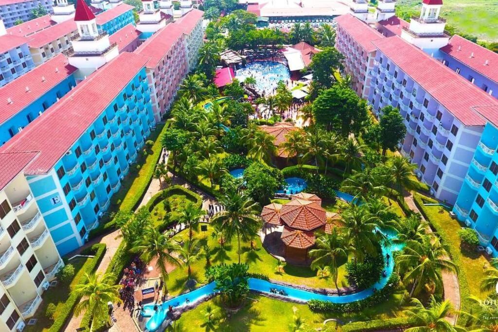 Lotus Desaru Beach Resort, 2 Bdrms, W/Splash Park Bandar Penawar Luaran gambar