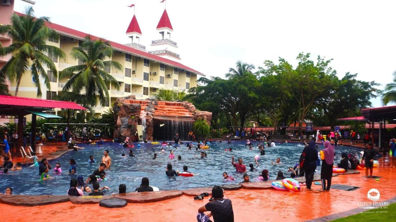 Lotus Desaru Beach Resort, 2 Bdrms, W/Splash Park Bandar Penawar Luaran gambar